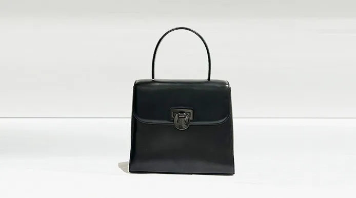 ジバンシィで人気のバッグとは？特徴や代表的なコレクションも紹介