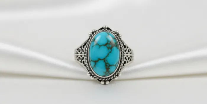 ターコイズ（トルコ石）の魅力は？特徴やお手入れ方法を徹底解説！