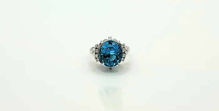 長い歴史と黄金色の輝きを持つ宝石「トパーズ」～その魅力や歴史からお手入れ方法までを紹介～