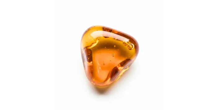 琥珀（アンバー）の魅力とは？宝飾品としての歴史やお手入れのコツを徹底解説！