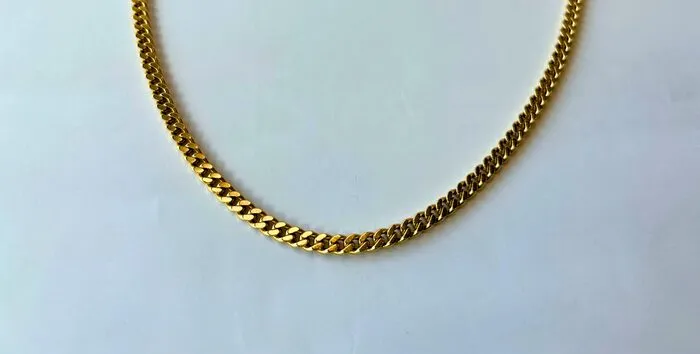 金のネックレスは売れる？買取相場と刻印・金メッキの見分け方を徹底解説