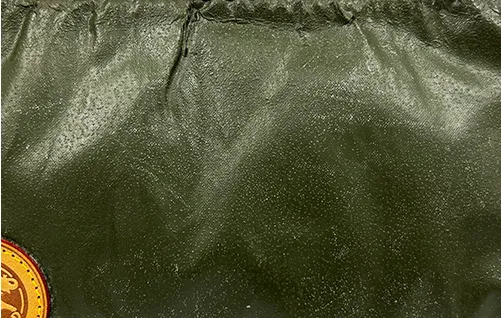 ひび割れ、ベタベタでも