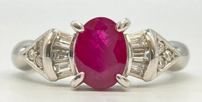 ルビー～情熱の赤が輝く魅力と価値～