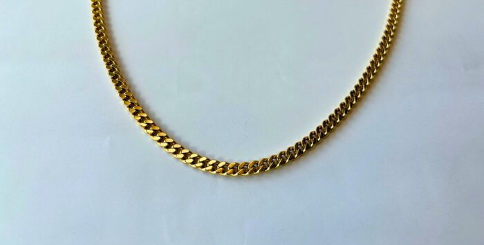 金のネックレス